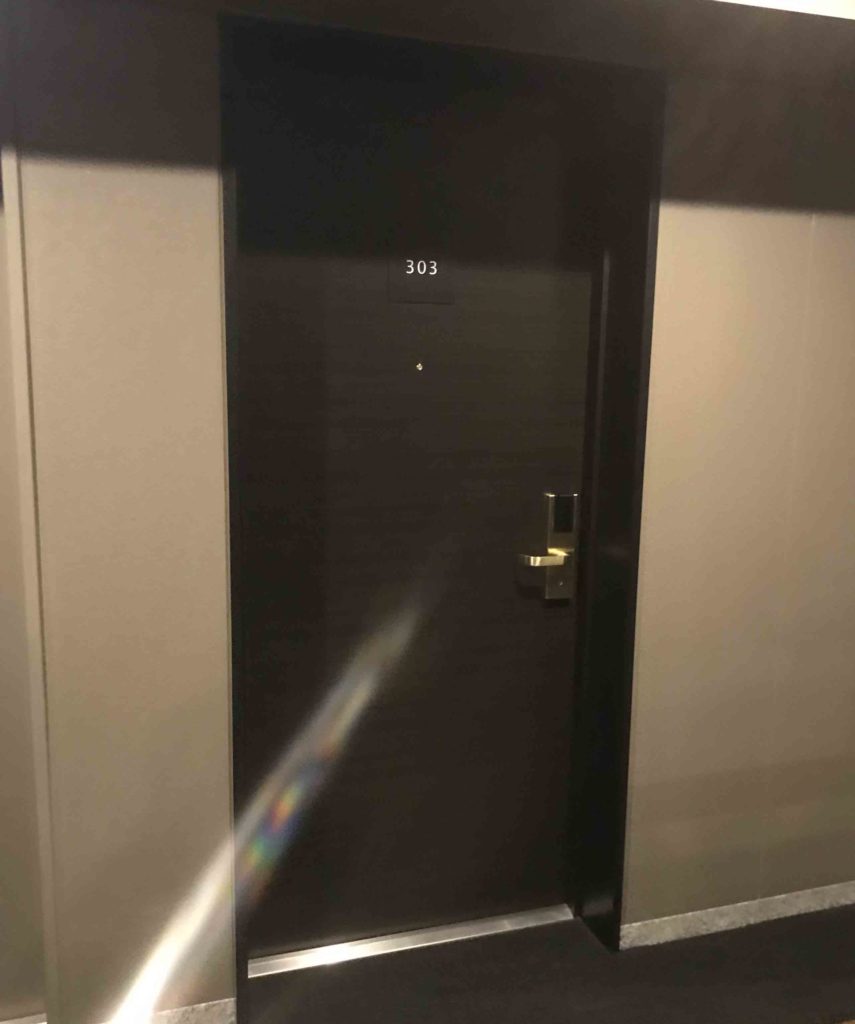 アパホテル栄駅　部屋のドア