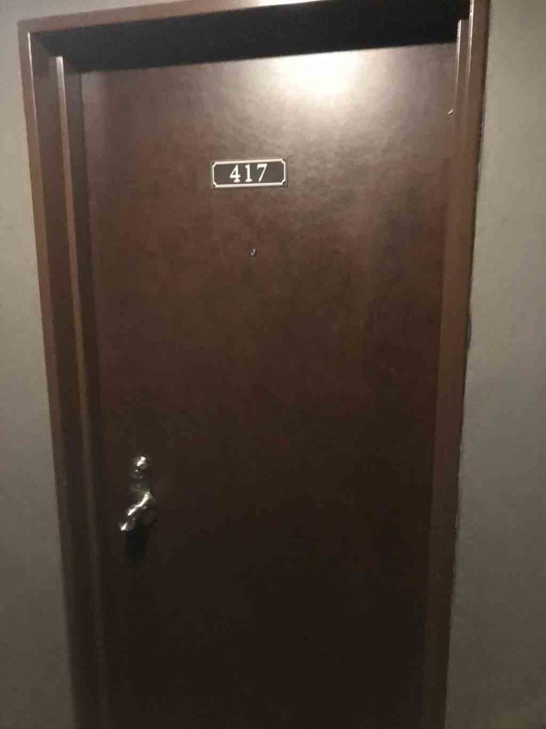 大阪コロナホテル　部屋のドア
