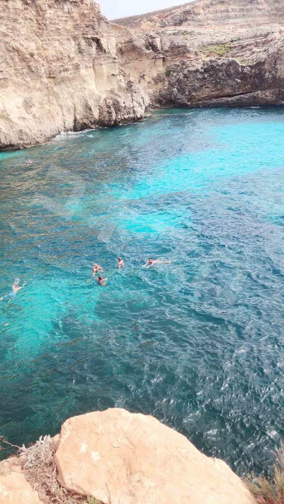 コミノ島の海